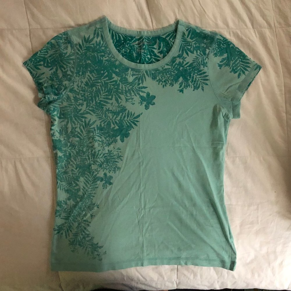 Eddie Bauer Short Sleeve Patterned Tee. Size Large